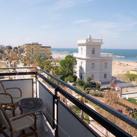 Hotel Re Leone Rimini Bagian luar foto