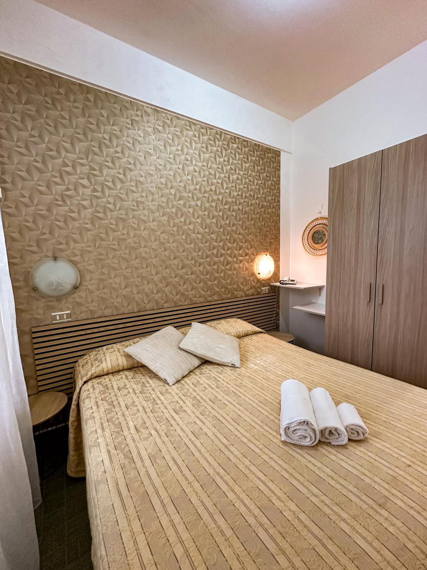 Hotel Re Leone Rimini Bagian luar foto