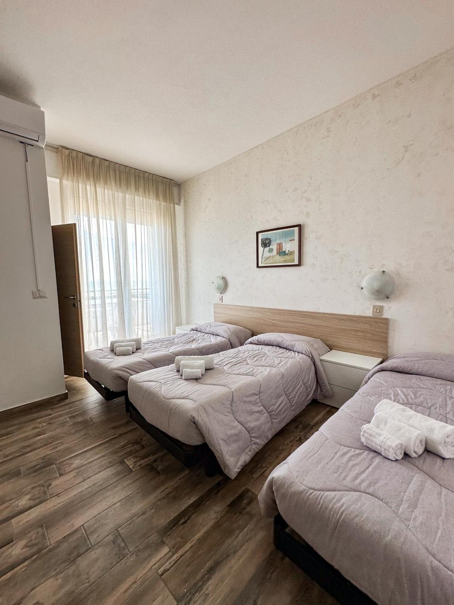 Hotel Re Leone Rimini Bagian luar foto