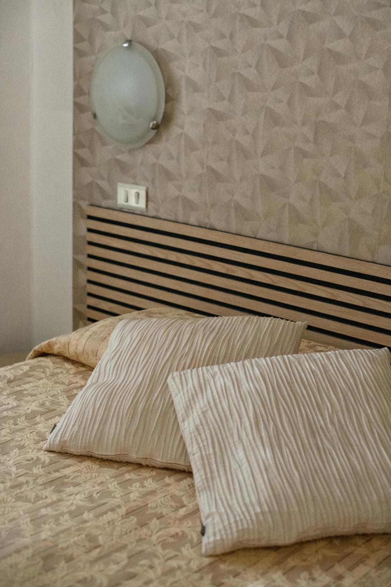 Hotel Re Leone Rimini Bagian luar foto