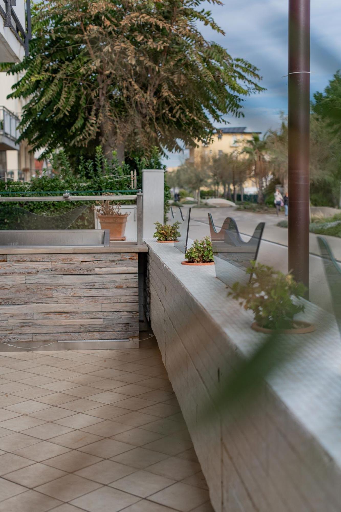 Hotel Re Leone Rimini Bagian luar foto