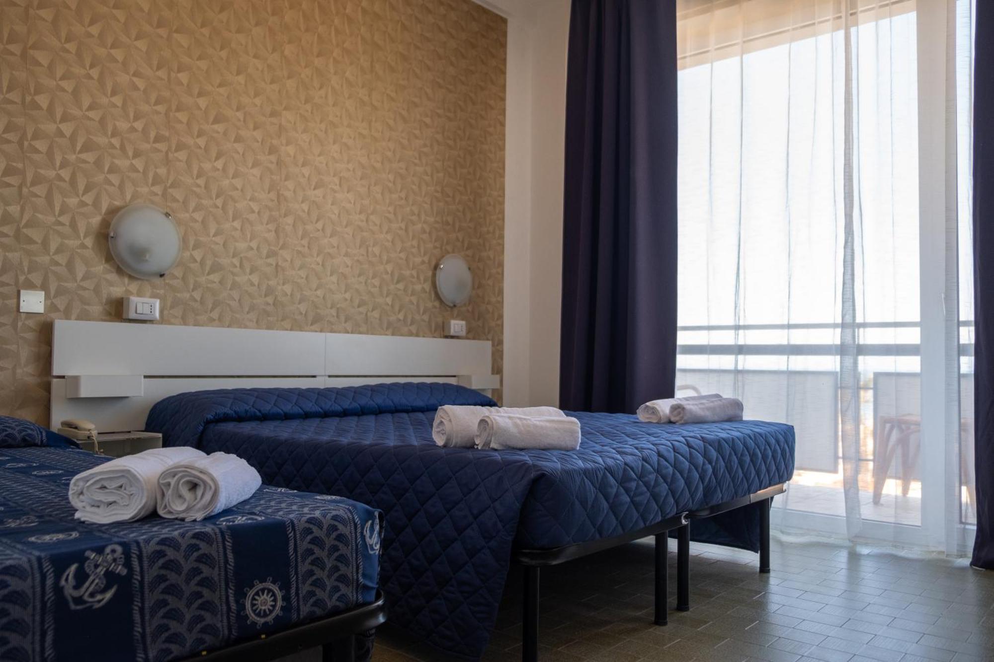 Hotel Re Leone Rimini Bagian luar foto