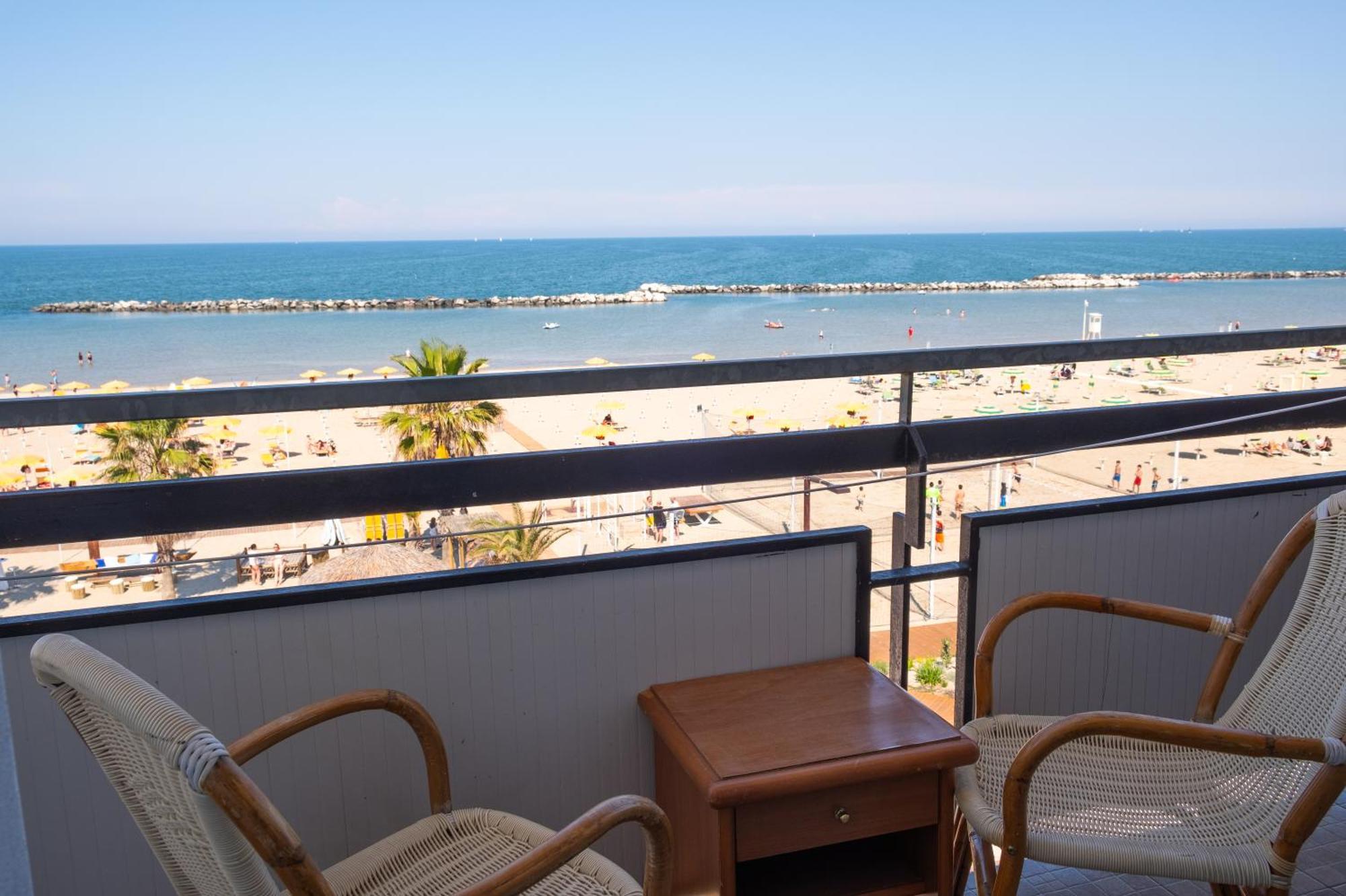 Hotel Re Leone Rimini Bagian luar foto