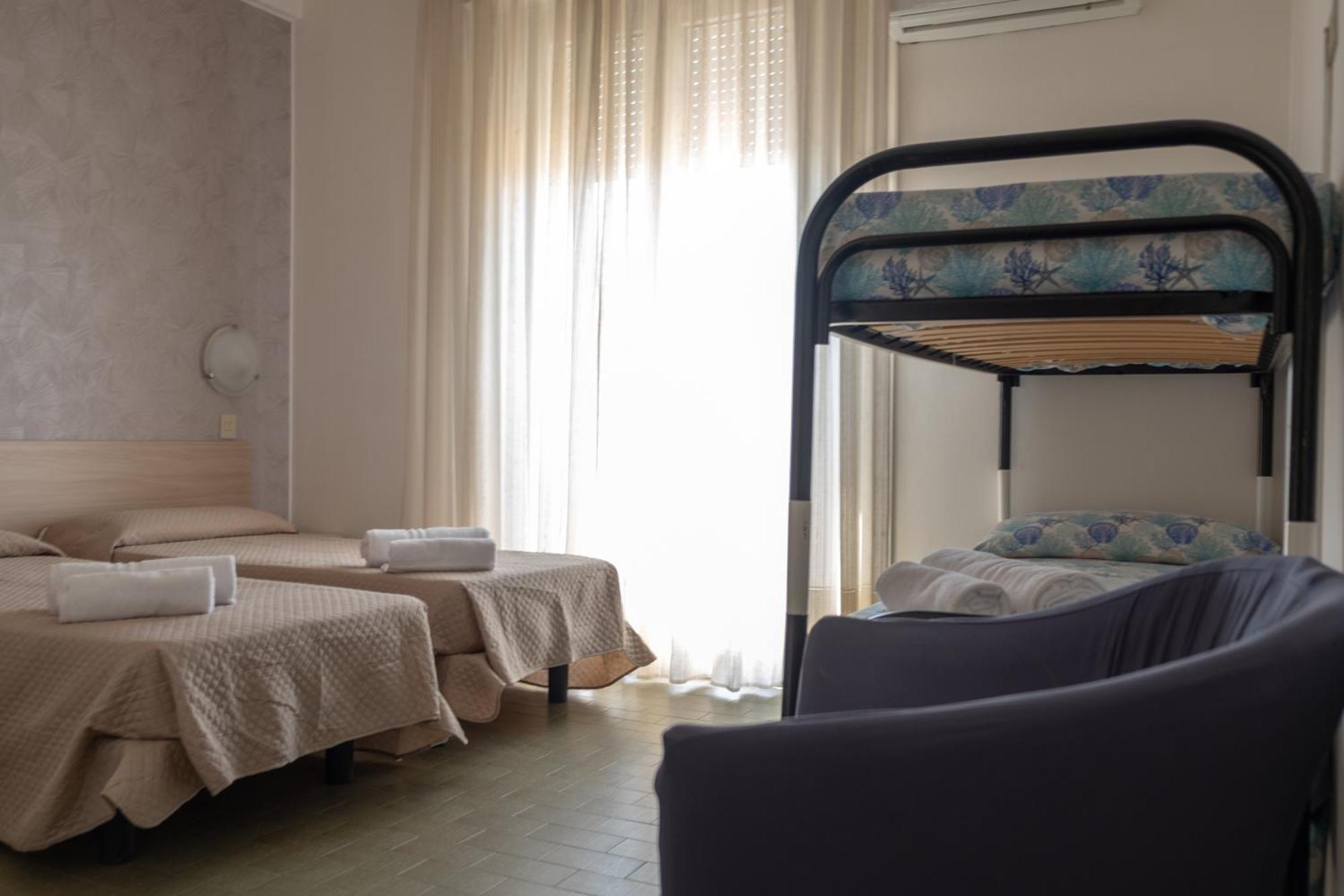 Hotel Re Leone Rimini Bagian luar foto