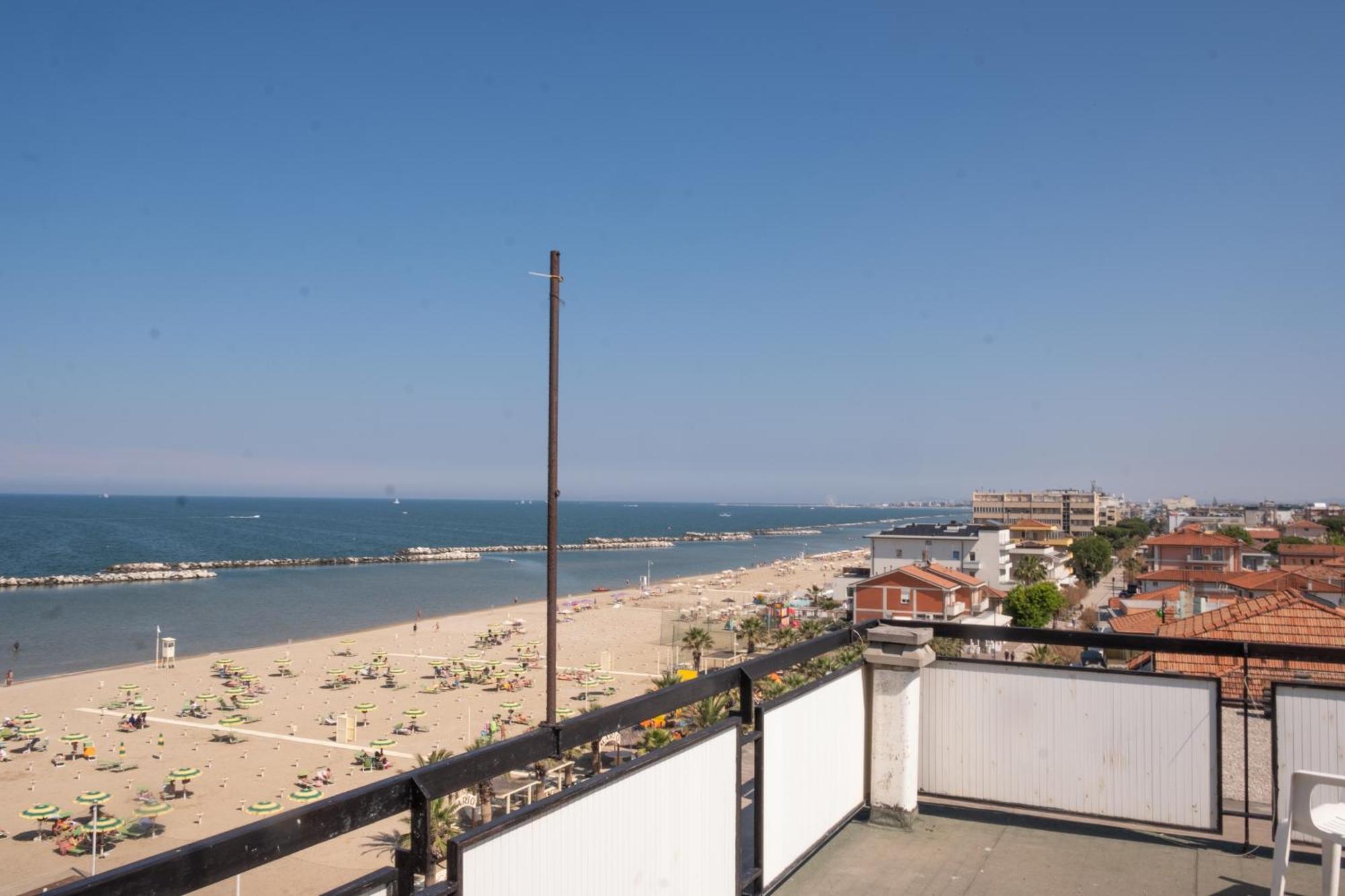 Hotel Re Leone Rimini Bagian luar foto