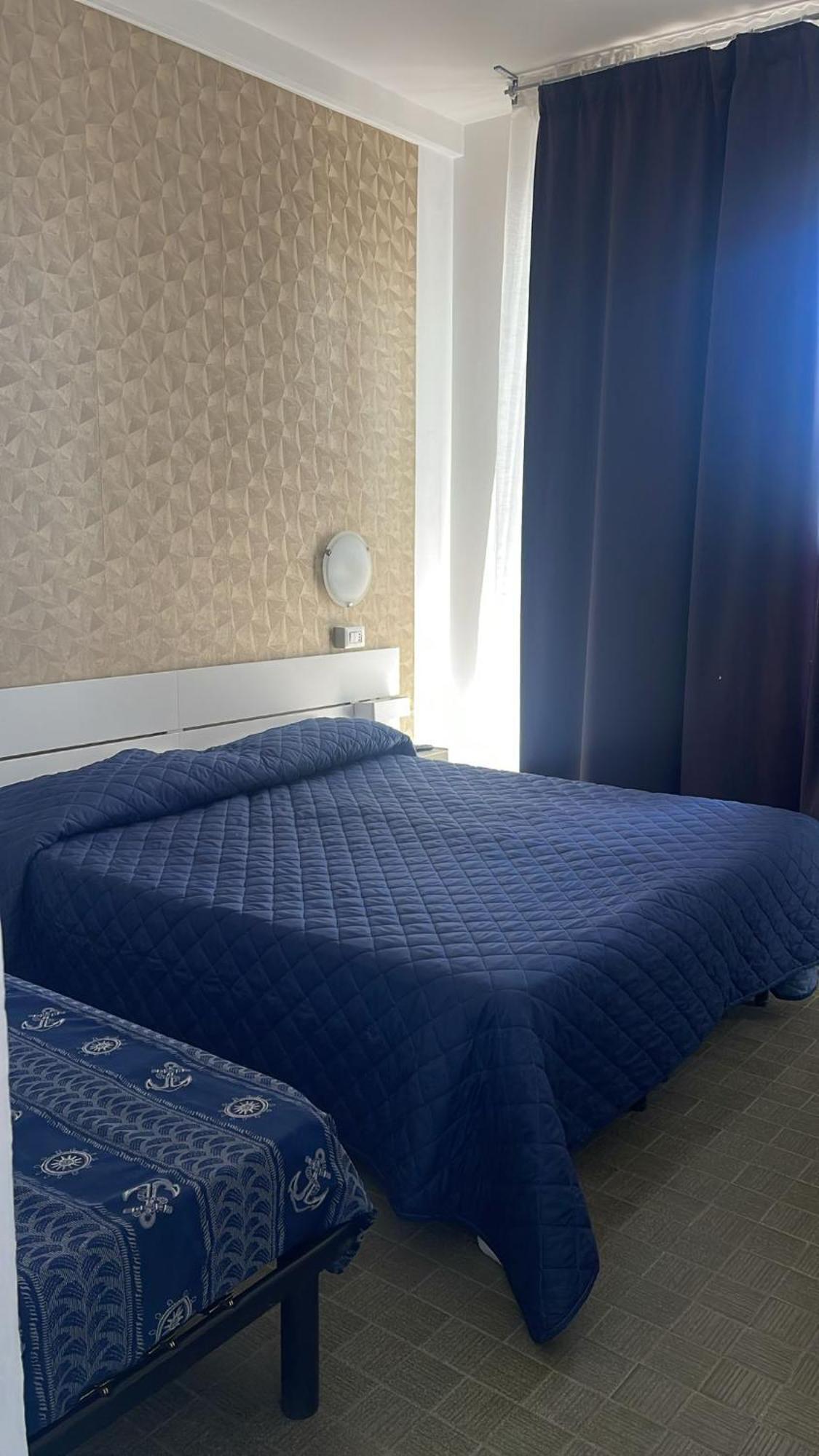 Hotel Re Leone Rimini Bagian luar foto