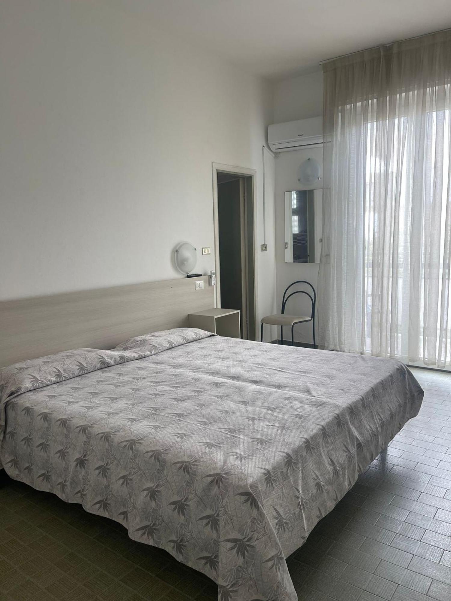 Hotel Re Leone Rimini Bagian luar foto