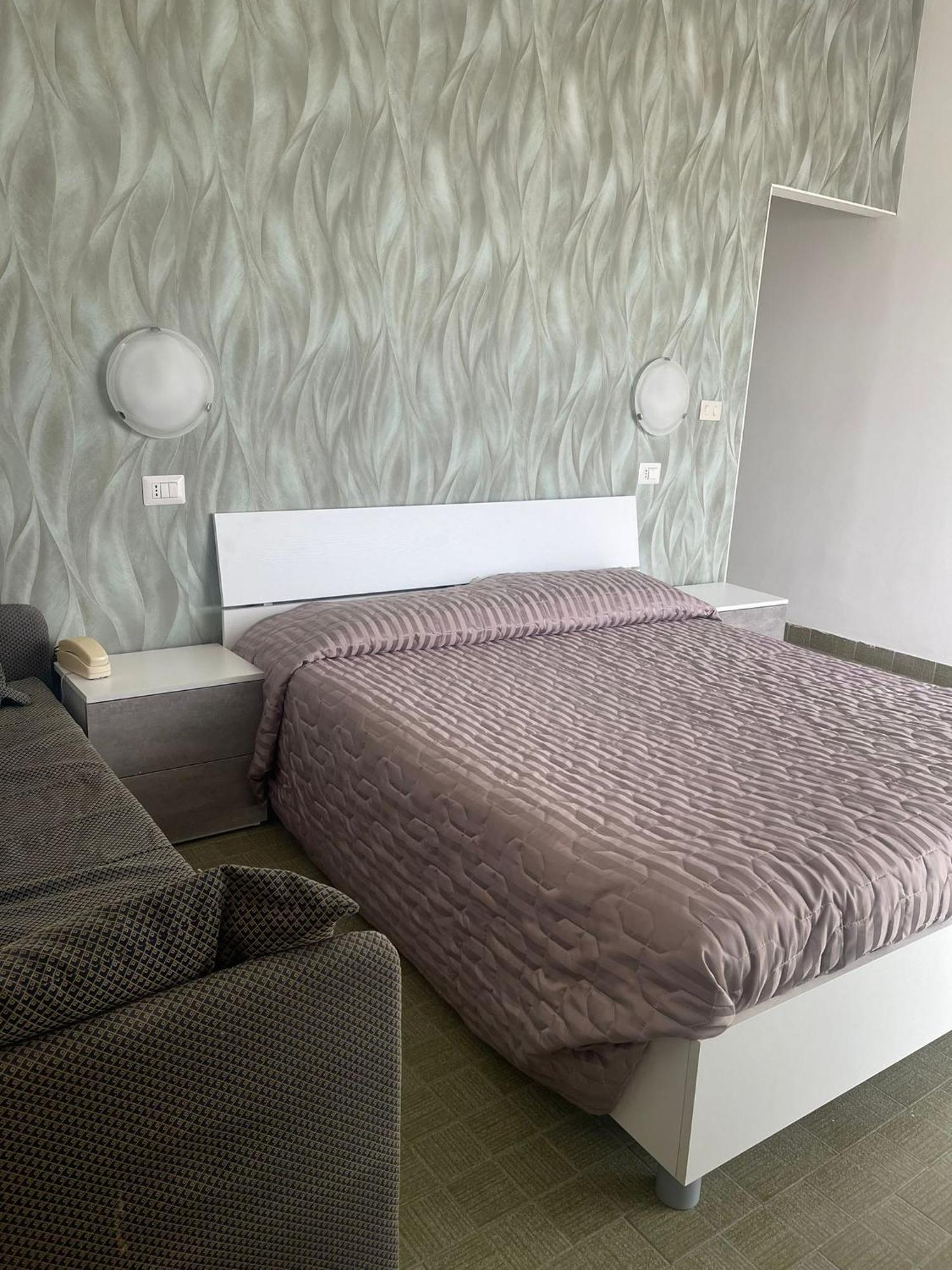 Hotel Re Leone Rimini Bagian luar foto